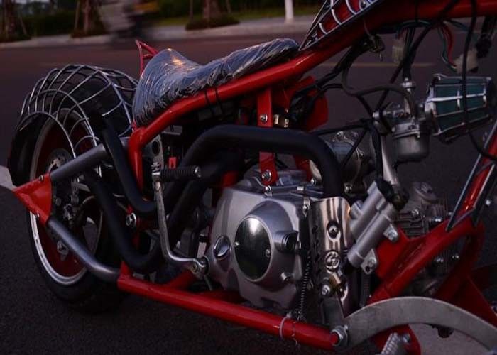 Νομική μοτοσικλέτα οδών ύφους 50cc σπάιντερμαν, δεξαμενή μπαταριών 3L μπαλτάδων 12V του Harley συνήθειας