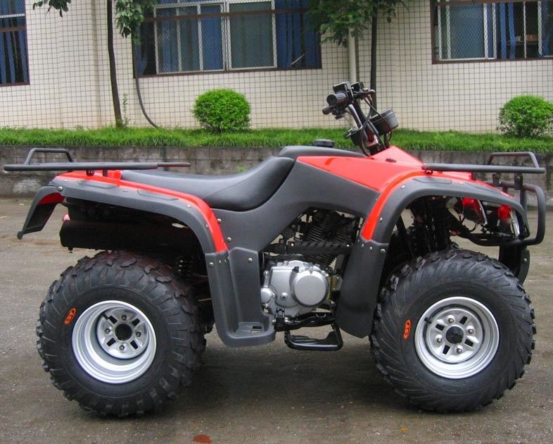 Χρησιμότητα τέσσερα ποδήλατα 250cc 4 πολυάσχολος ATV μηχανών πολυασχόλων με το μεγάλο Drive άξονων μεγέθους